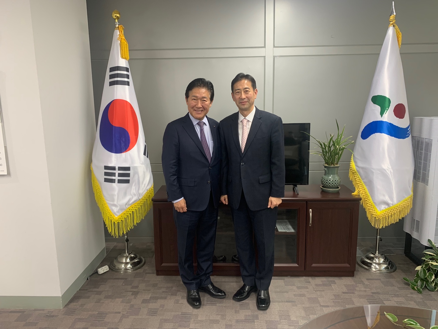 KakaoTalk_20231205_163145627_01.jpg 이미지입니다.