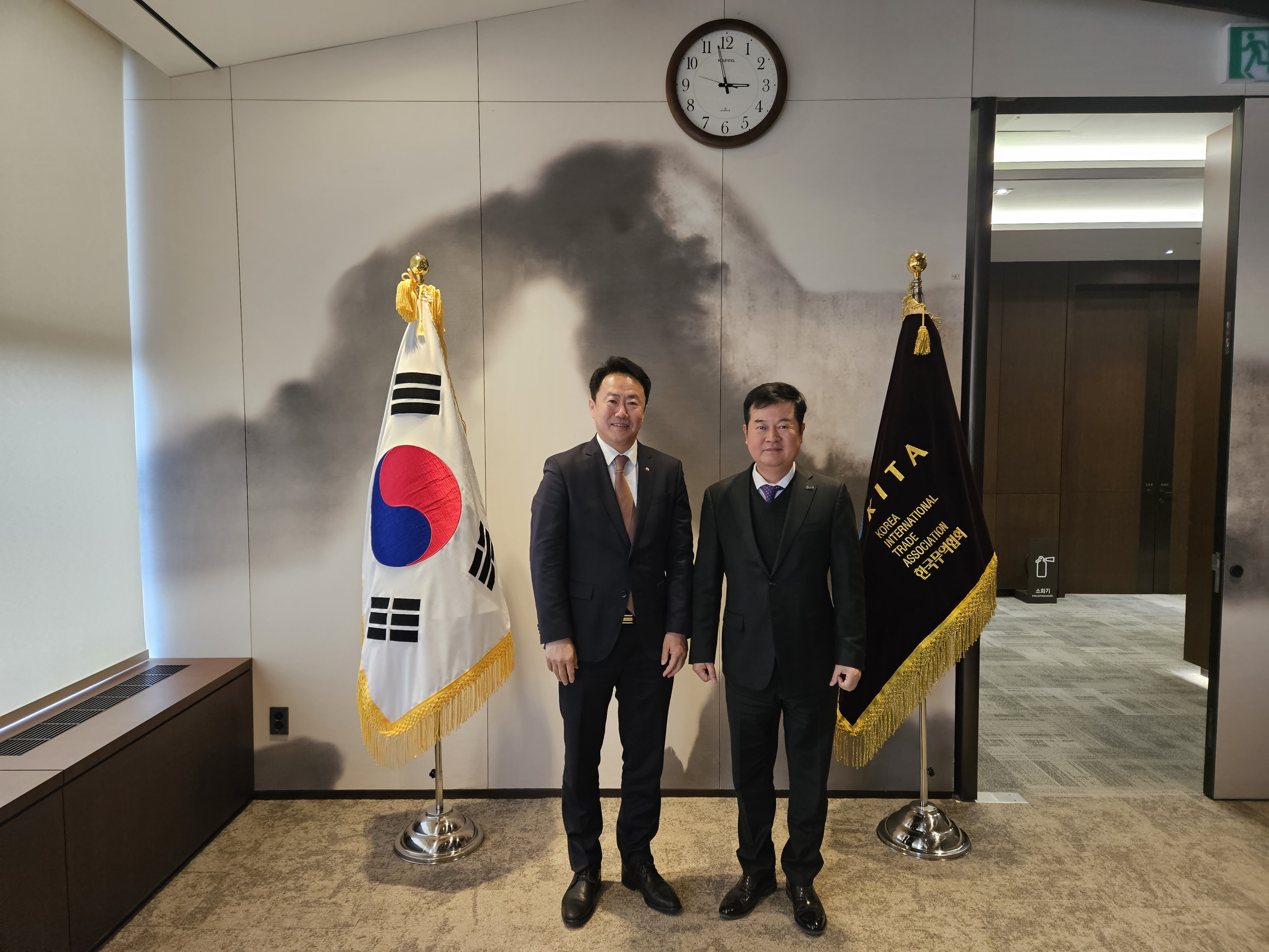 KakaoTalk_20231218_175408812_01.jpg 이미지입니다.