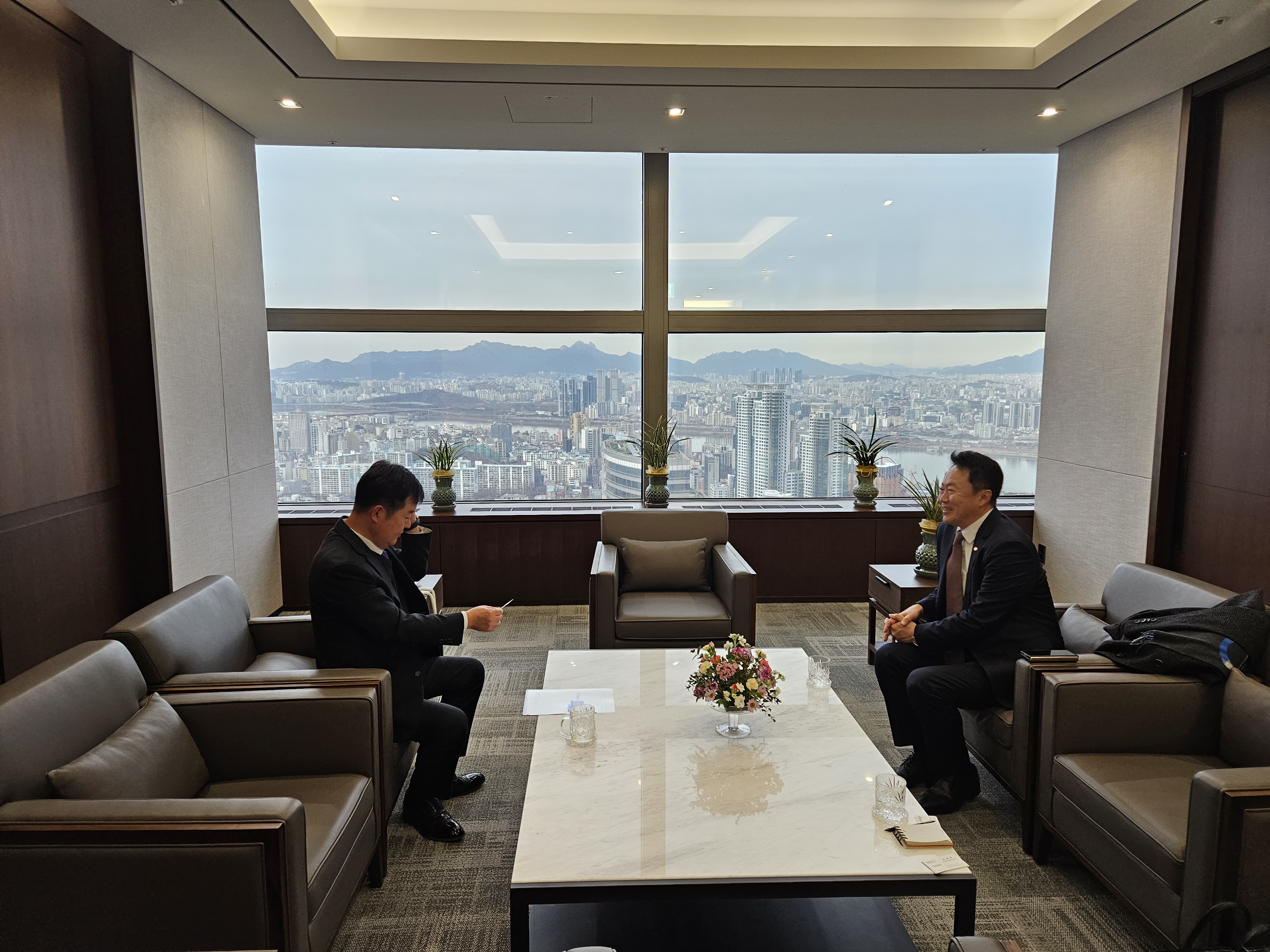 KakaoTalk_20231218_175408812_02.jpg 이미지입니다.