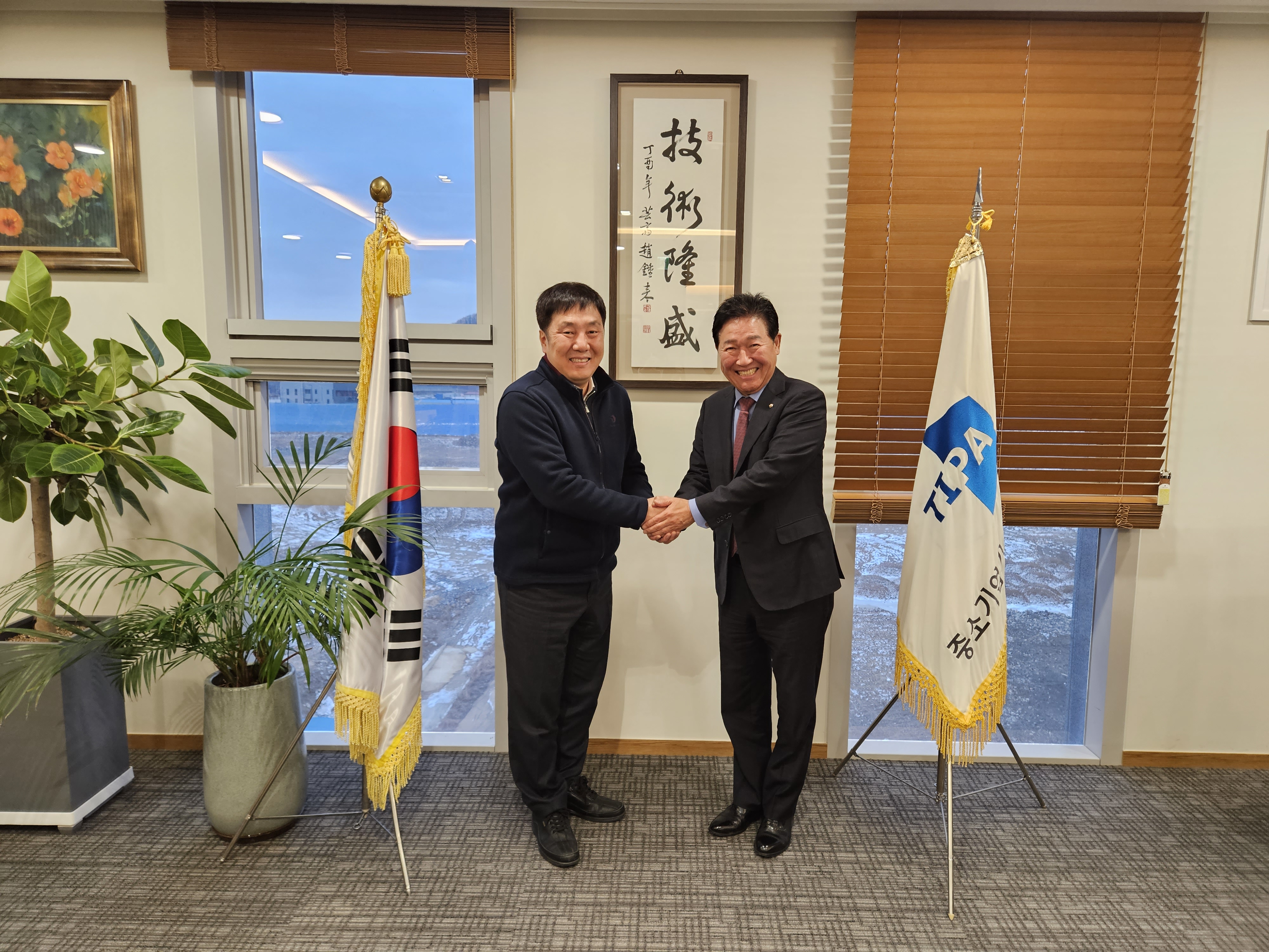 KakaoTalk_20231219_152621653_01.jpg 이미지입니다.