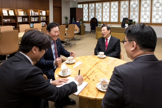 접견 사진2.jpg 이미지입니다.