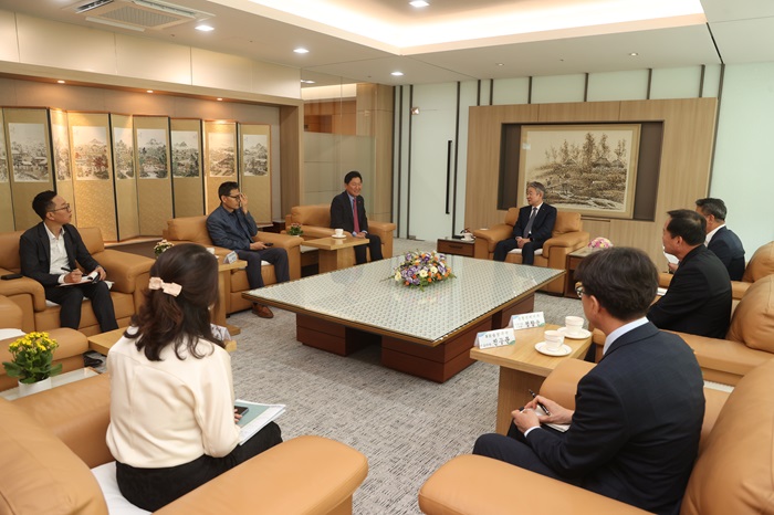 KakaoTalk_20240521_175953062_01.jpg 이미지입니다.