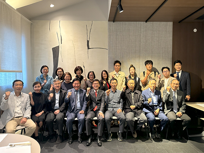 회장님사진_4.jpg 이미지입니다.